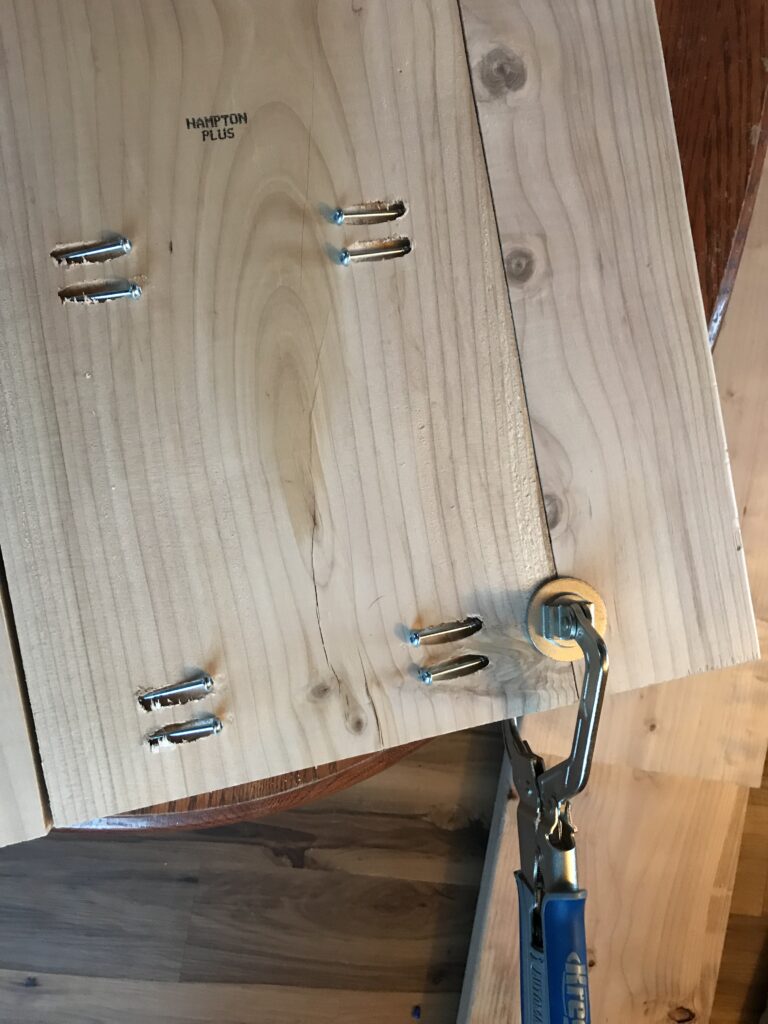 Kreg clamp holding joint for pocket screws