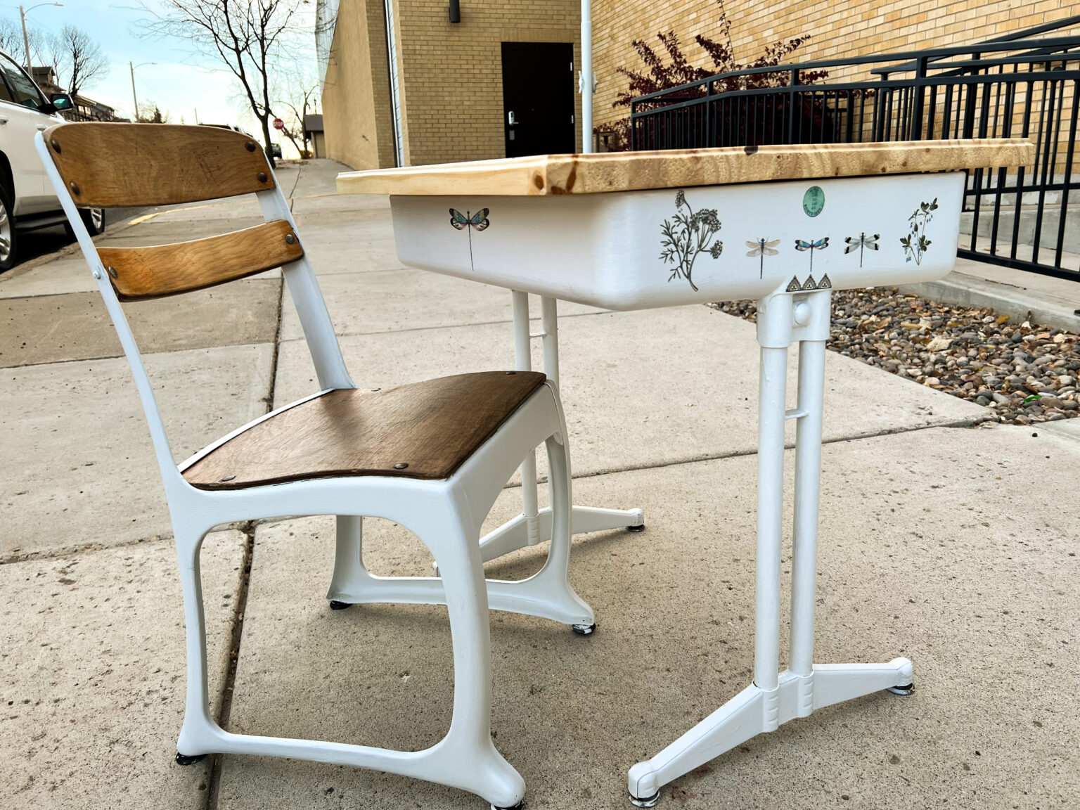 UPCYCLE AN OLD METAL SCHOOL DESK Stephanie's Farmhouse