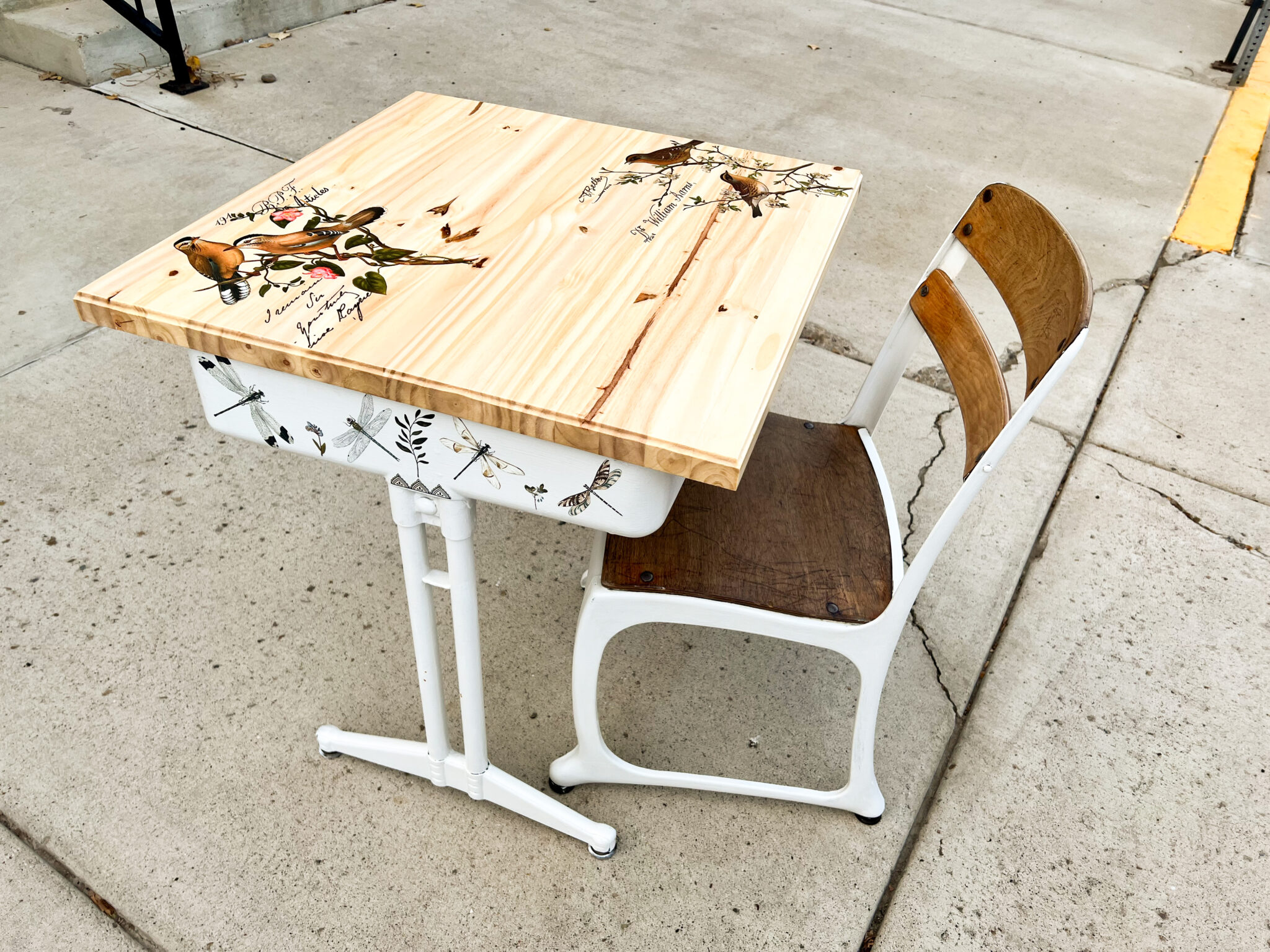 UPCYCLE AN OLD METAL SCHOOL DESK Stephanie's Farmhouse
